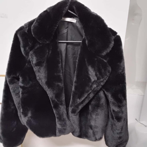 SAINTS + SECRETS Cosy Black Faux Fur Open Winter Jacket - Picture 2 of 5